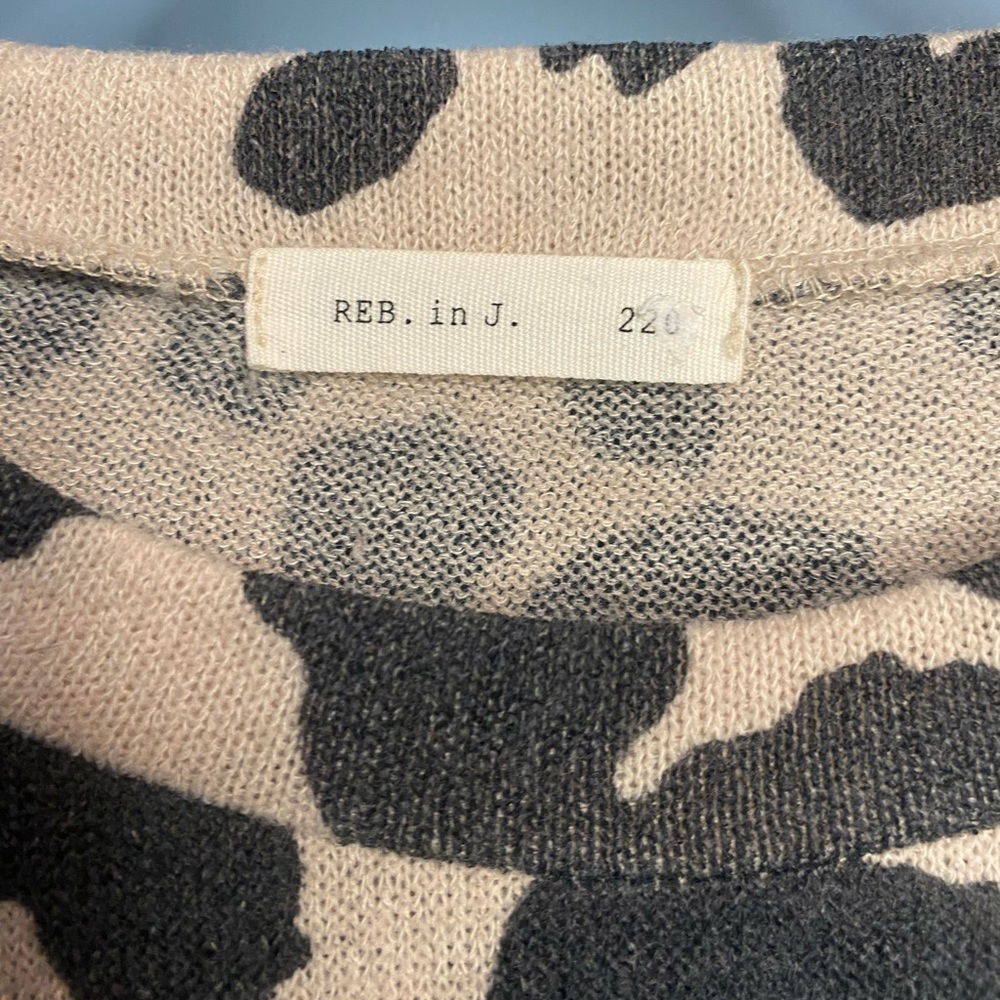 Reborn J Leopard Print Pocket Long Sleeve Top size small like new - Picture 2 of 5